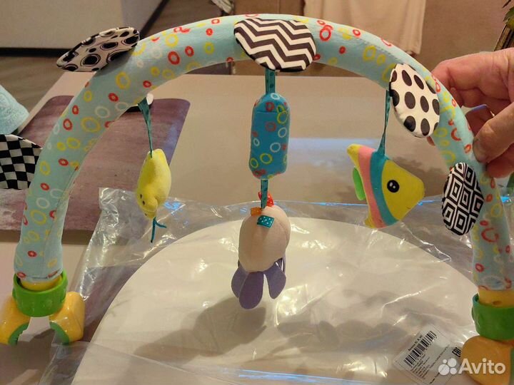 Дуга с игрушками