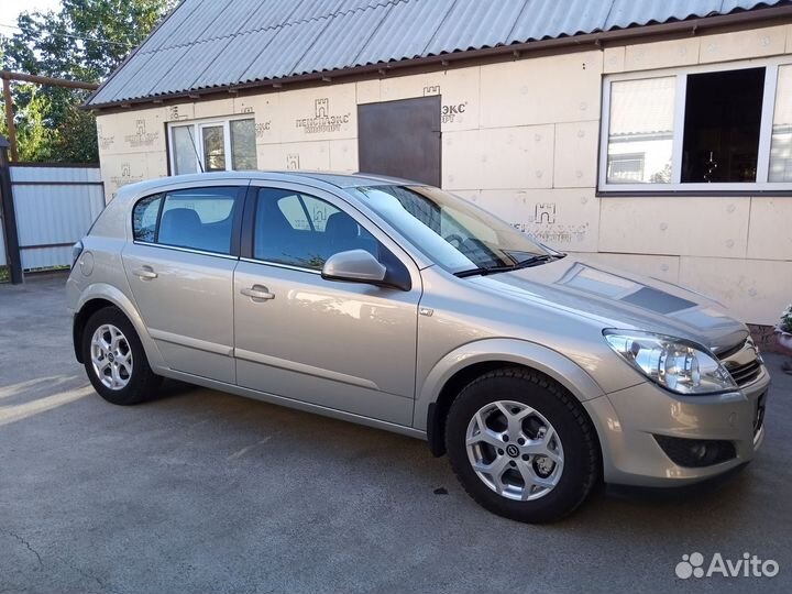 Opel Astra, 2011