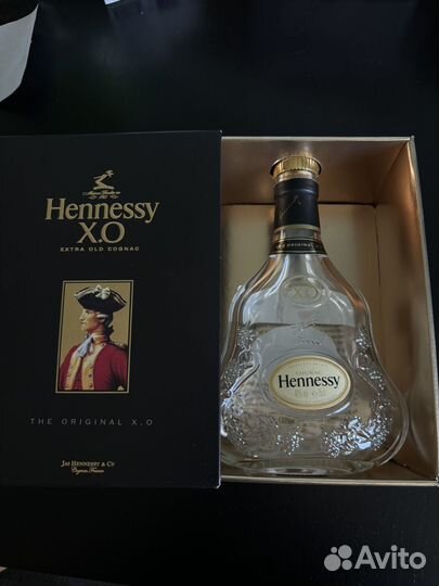 Коробка и бутылка из под коньяка Hennessy