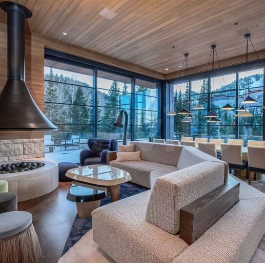 Коттедж 1300 м² на участке 15 сот.