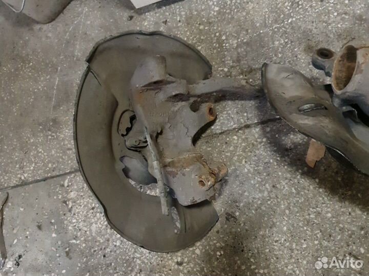 Кулак поворотный передний бмв Е38