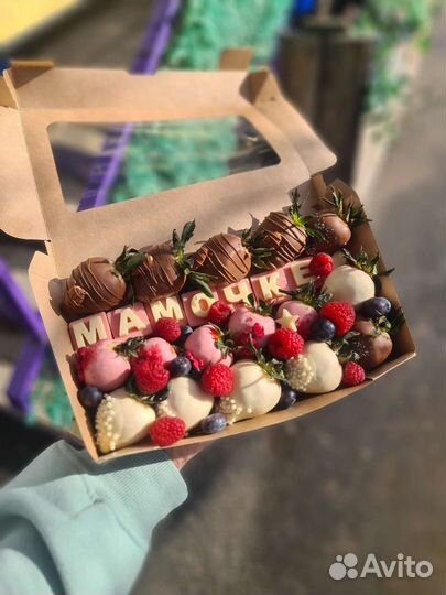 Клубника в шоколаде розы букеты