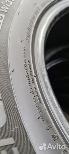 Kumho WinterCraft Ice WI31 215/60 R16 99T