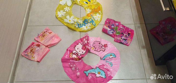 Надувной круг и нарукавники