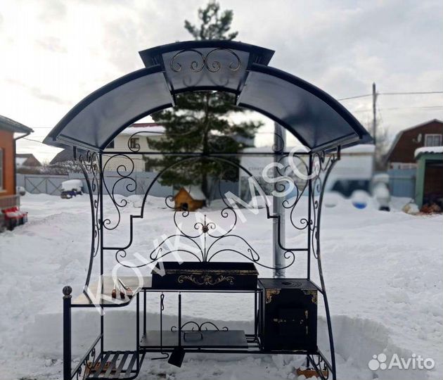 Мангал с крышей