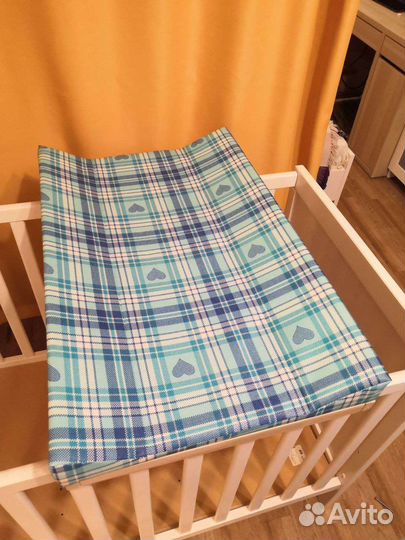 Пеленальная доска на кроватку