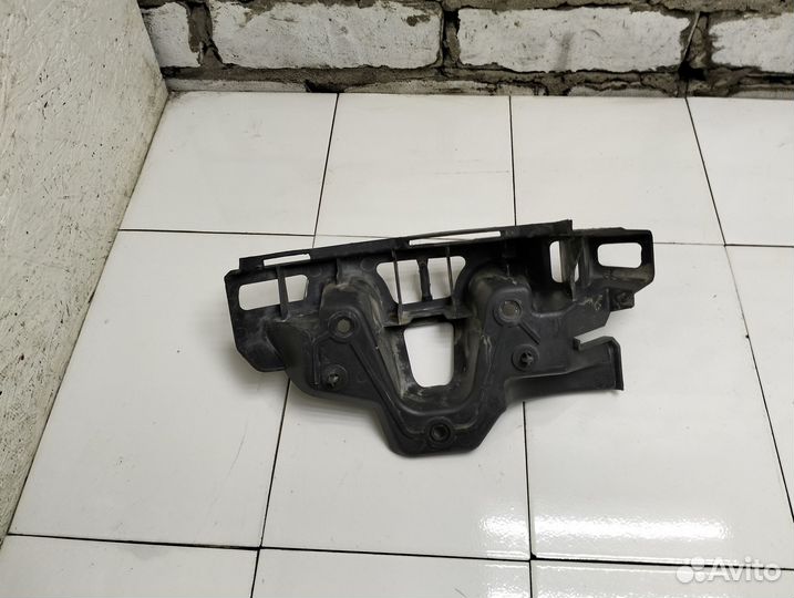 Кронштейн заднего бампера Range Rover Sport