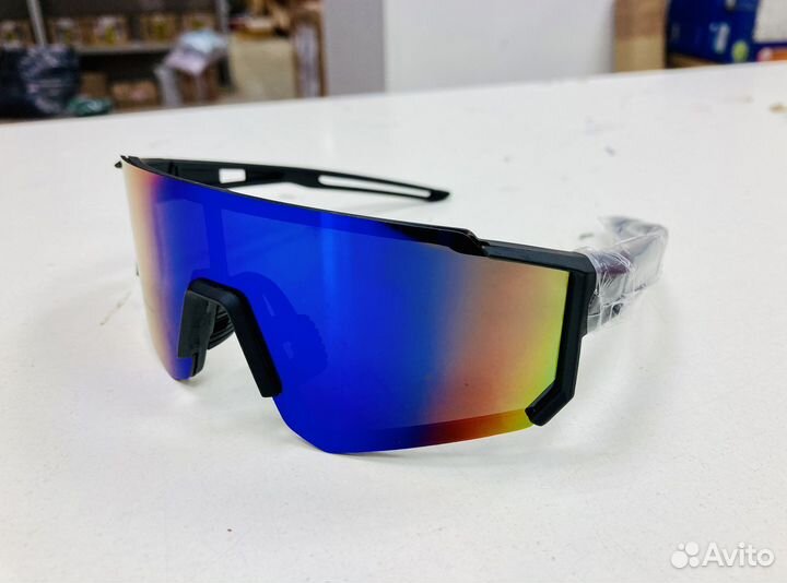 Чёрные спортивные очки солнцезащитные