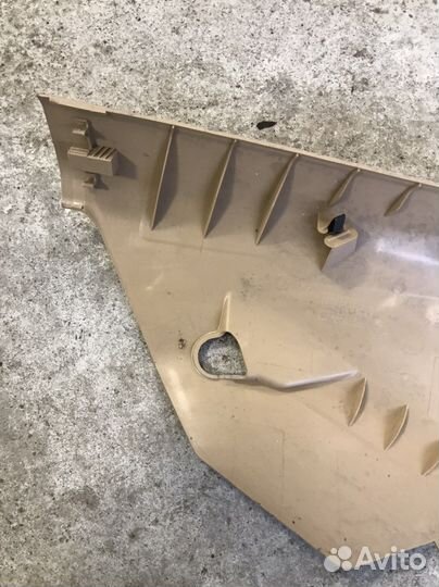 Обшивка задней стойки Porsche Cayenne 958 (2692)