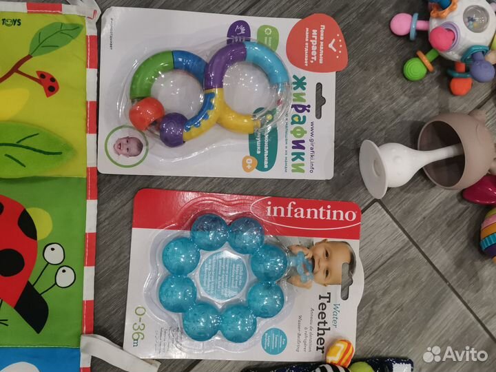 Развивающие игрушки для малышей пакетом