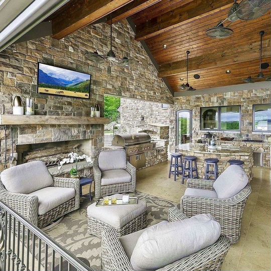 Дом 930 м² на участке 14 сот.