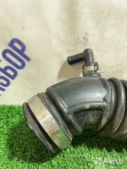 Патрубок воздушного фильтра Nissan Tiida седан 1.5