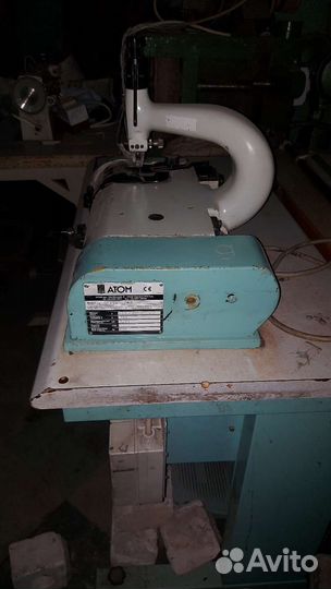 Машина для спуска края Atom