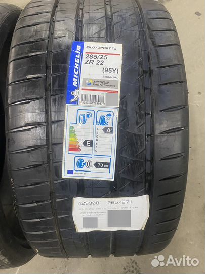 Michelin Pilot Sport 4 S 285/25 R22 95Y