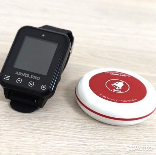 Кнопка вызова персонала и часы в салон красоты