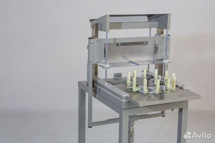 Аппарат для нарезки тортов (торторезка). В наличии