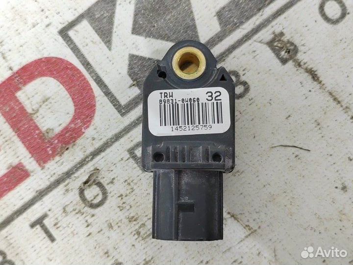 Датчик удара AirBag задний правый Toyota Corolla