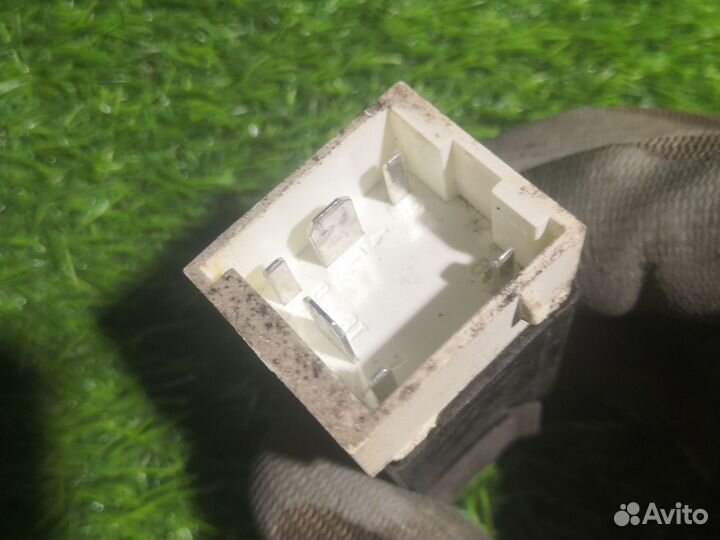 Реле бензонасоса Volvo S40 1 поколение