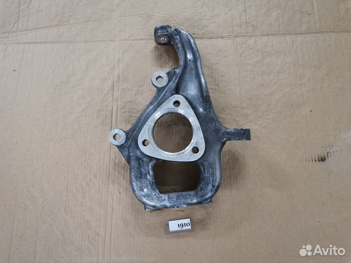 Кулак поворотный правый