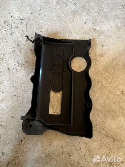 Крышка двигателя Audi A4 B5