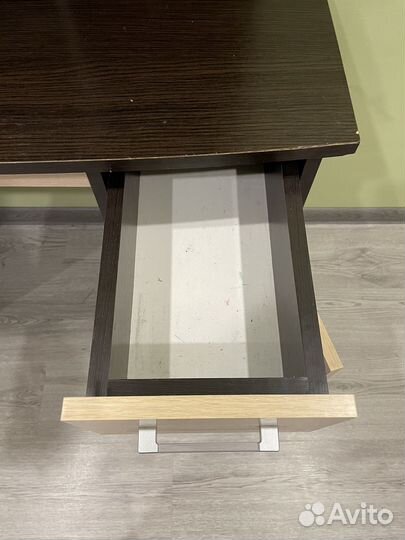 Туалетный столик с зеркалом