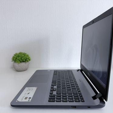 Asus FHD IPS(i3-8130/UHD620/6gb/SSD256gb)