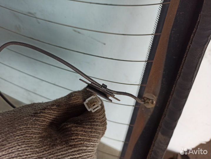 Стекло заднее Subaru Legacy B10 EJ22 2200CC 1994