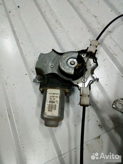 Стеклоподъемник Nissan Primera P12