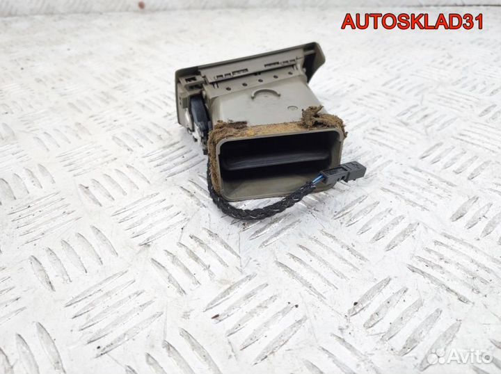 Дефлектор воздушный левый Audi A4 B6 8E0820901F