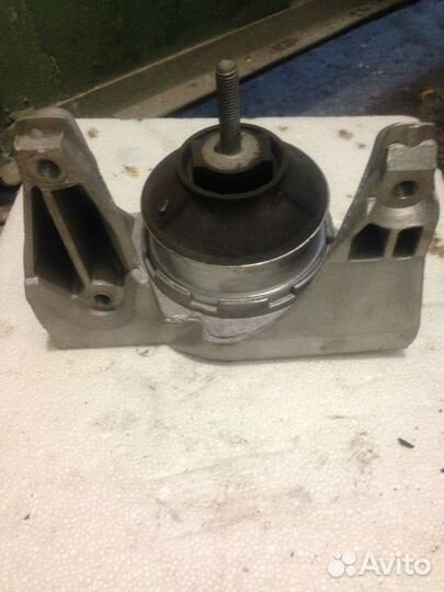 Опора двигателя правая