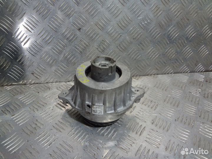 Опора подушка двигателя правая Мерседес 205