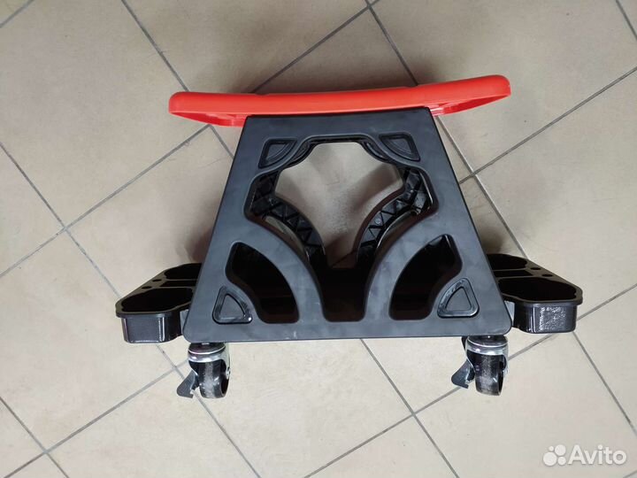 Стульчик мастера на колёсах