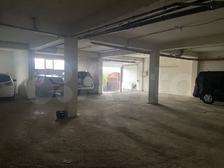 Гараж, > 30 м²