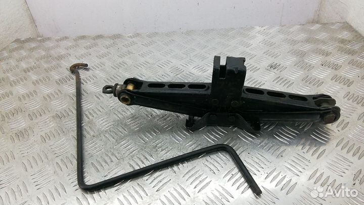 Домкрат на Subaru Tribeca B9