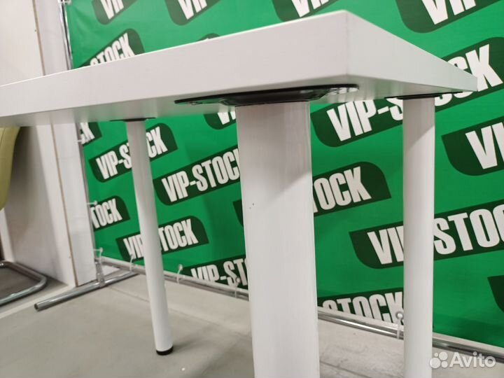 Столы учебные, состояние новых