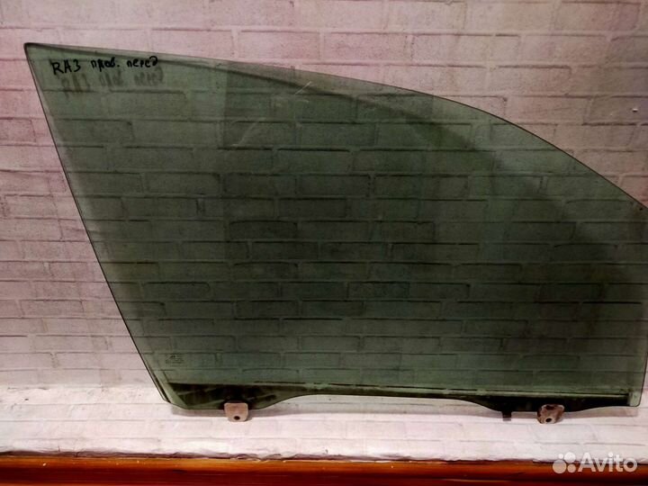 Боковое стекло