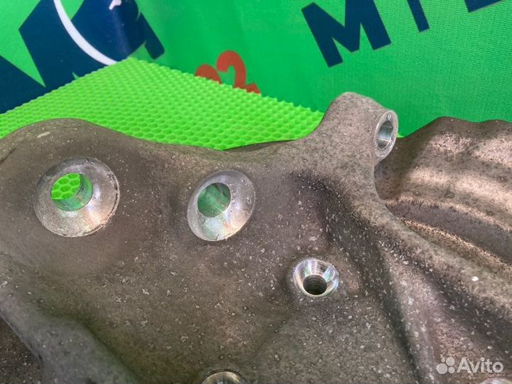 Кулак поворотный передний правый Bmw 5 F10 N52B25