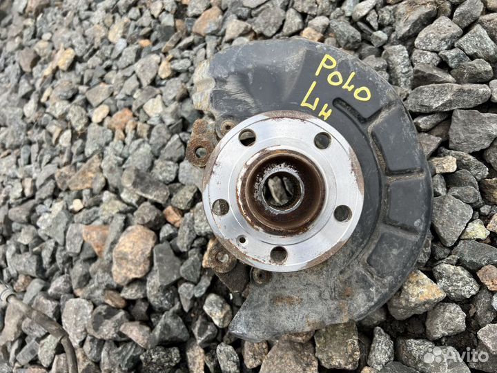 Поворотный кулак правый Volkswagen Polo Sedan