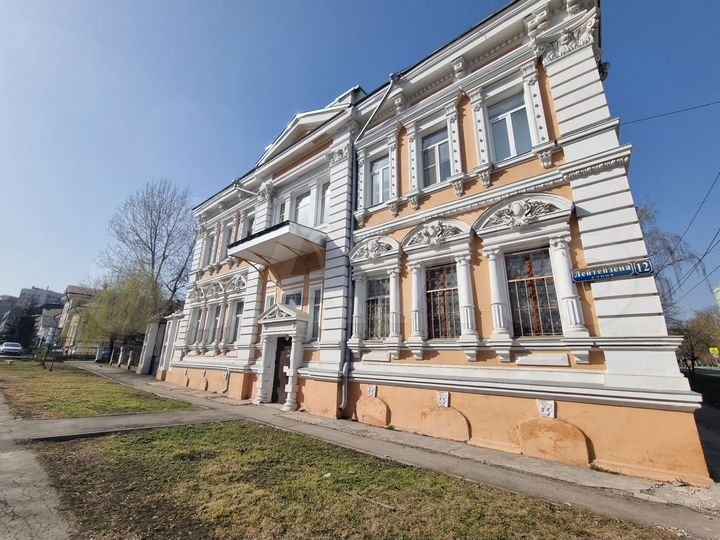 Комната 34 м² в 4-к., 1/2 эт.