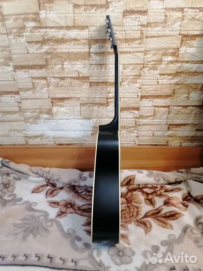 Акустическая гитара 