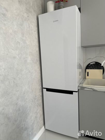 Холодильник Indesit DS4200W
