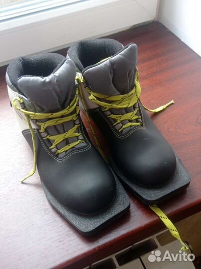 Лыжные ботинки,коньки