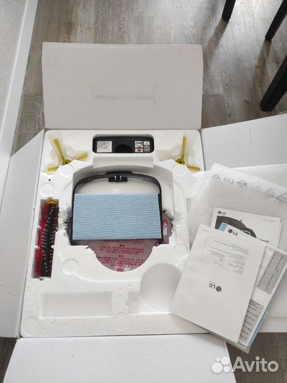 Робот-пылесос LG HOM-BOT square