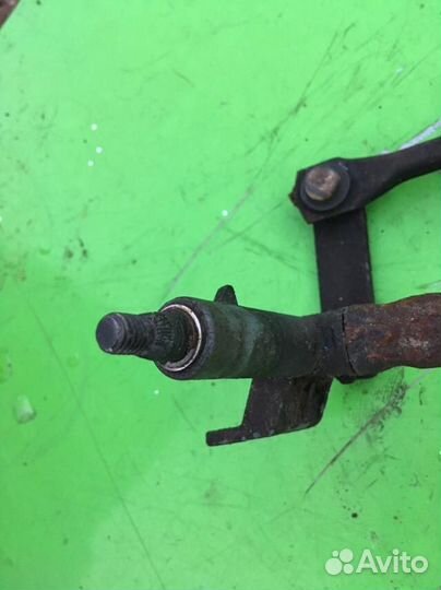 Трапеция стеклоочистителей Вольво 940