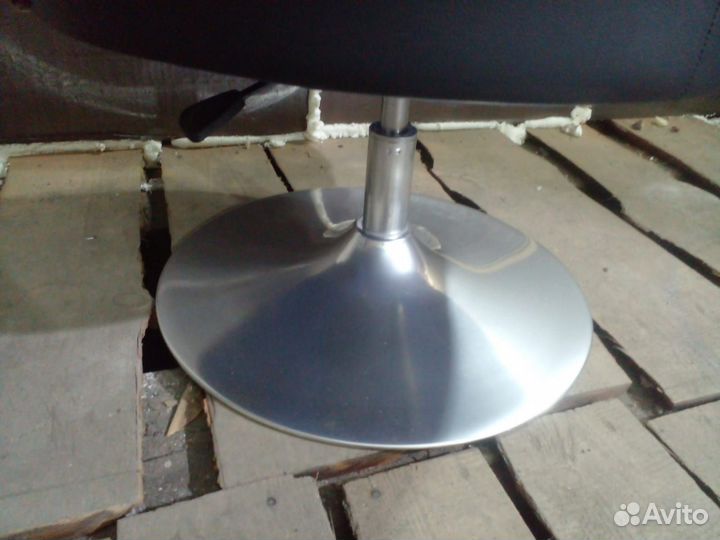 Офисное кожаное кресло бу