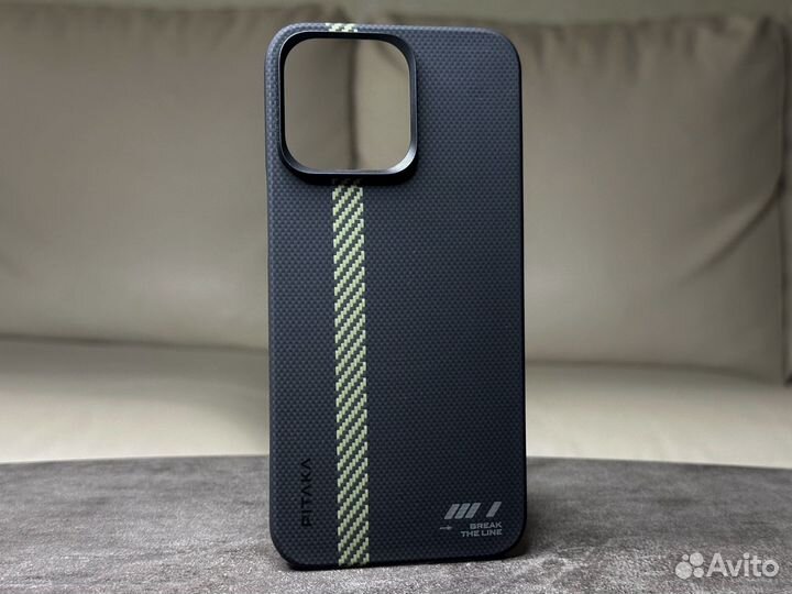 iPhone 15 Pro Max. Pitaka MagEZ 5 Break The Line