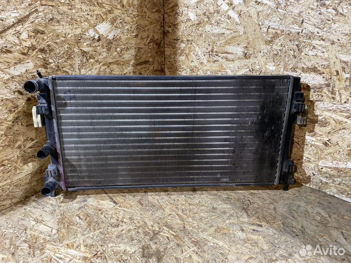 Радиатор охлаждения основной VW Polo Skoda Rapid