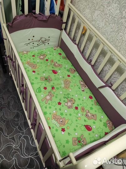 Детская кроватка с маятником