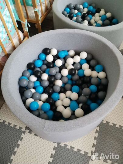 Сухой бассейн с шариками