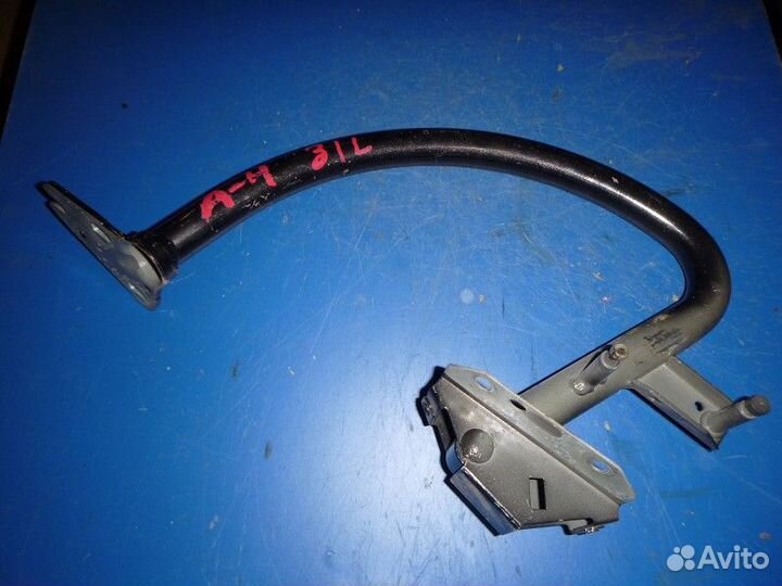 Петля крышки багажника audi A4 B8 2007